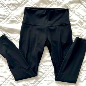 Lululemon size 6 “Wunder Under” leggings.